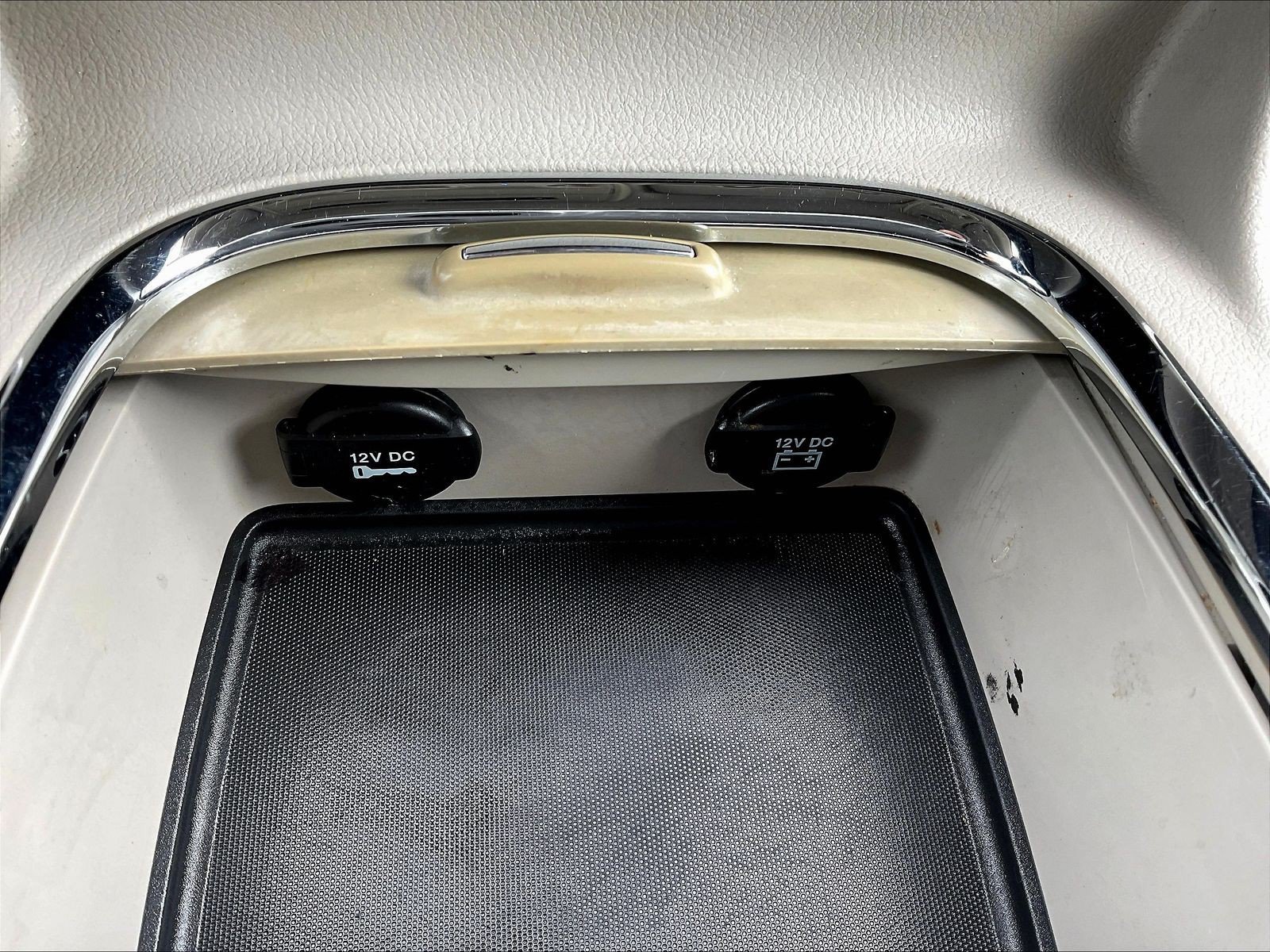 Used 2013 Chrysler Town & Country Touring-L w/ Premium Group FWD image 15