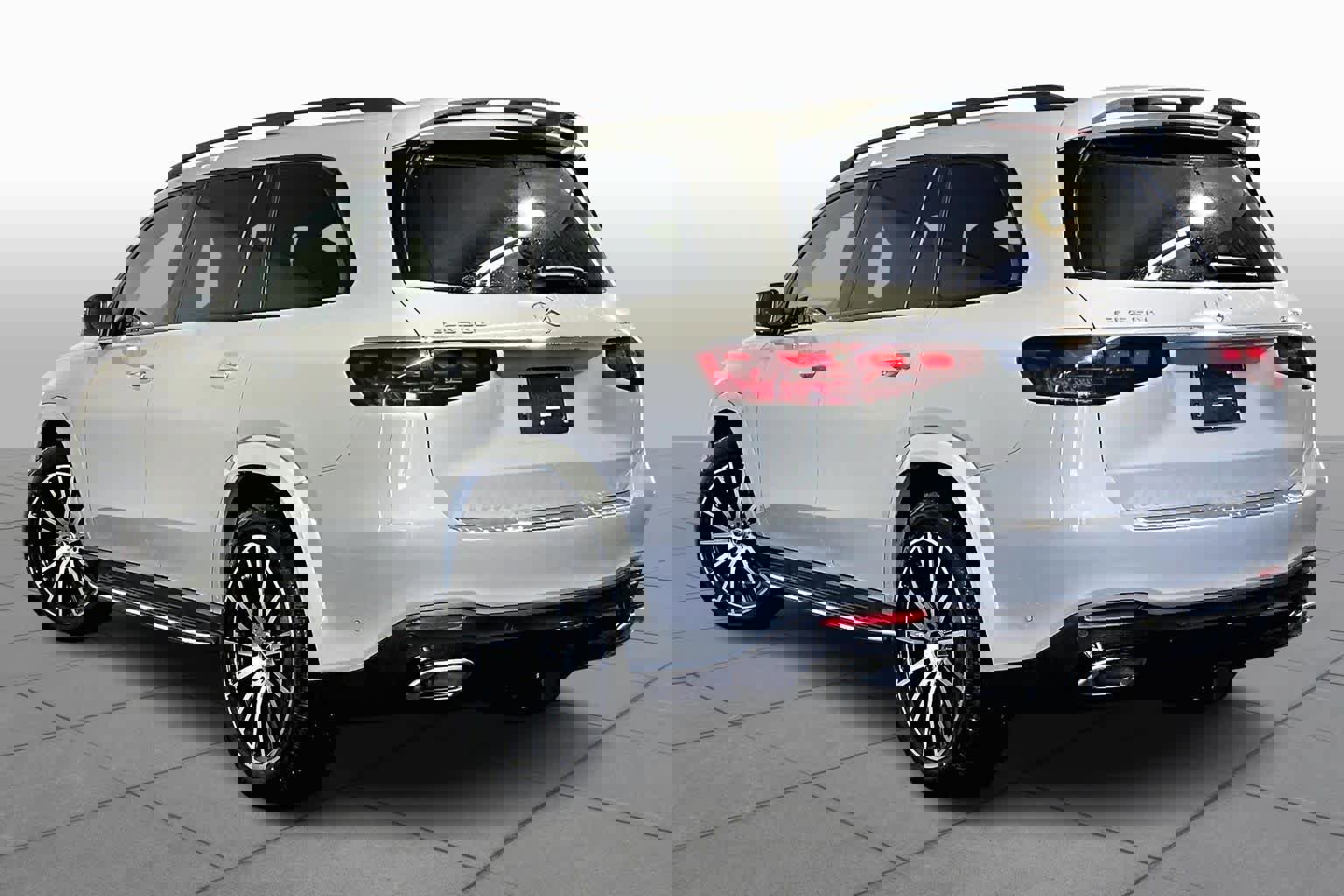 New 2026 Mercedes-Benz GLS 580 4MATIC image 3