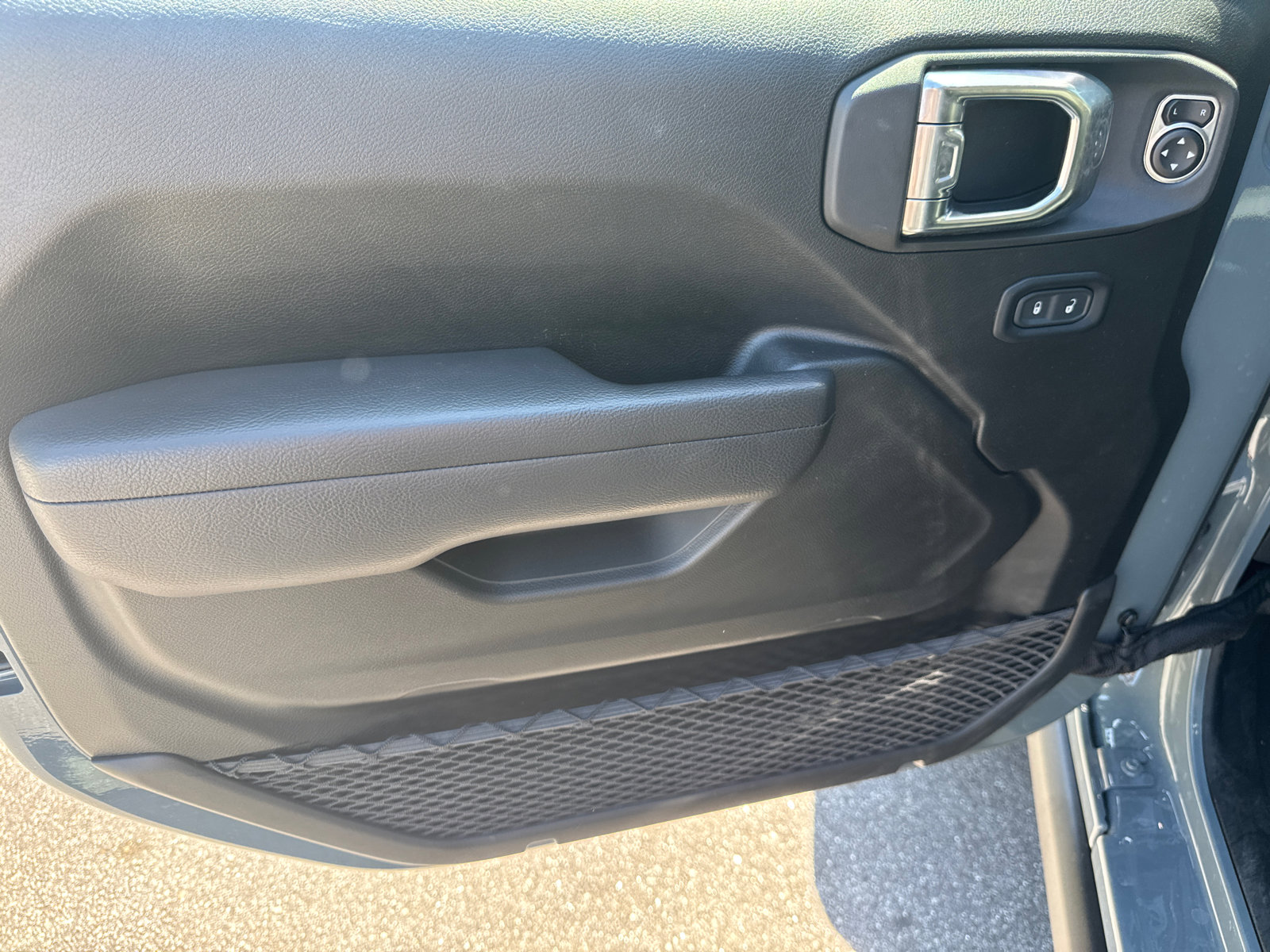 Used 2025 Jeep Wrangler Willys image 10