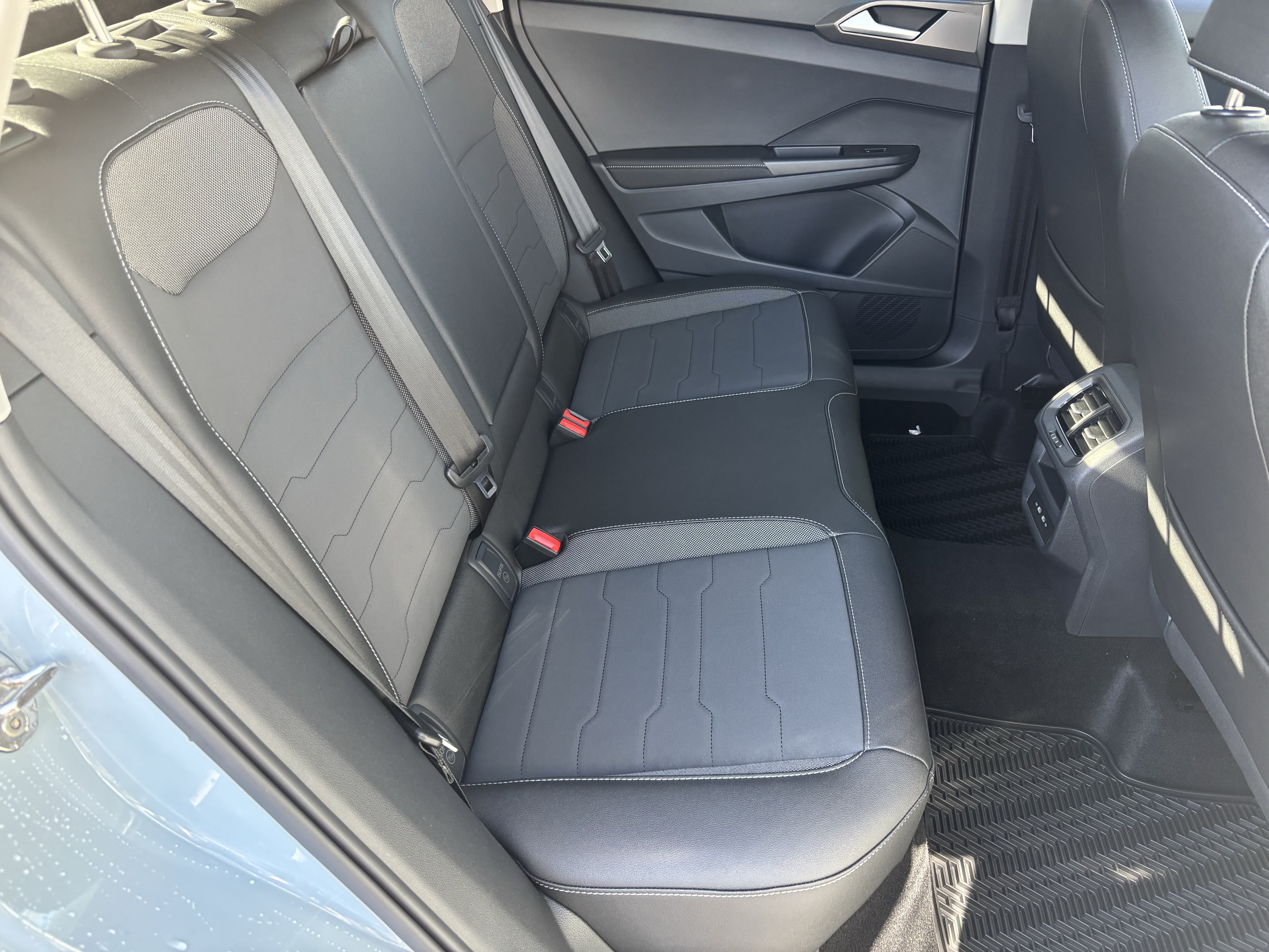 New 2026 Volkswagen Taos SE FWD image 10