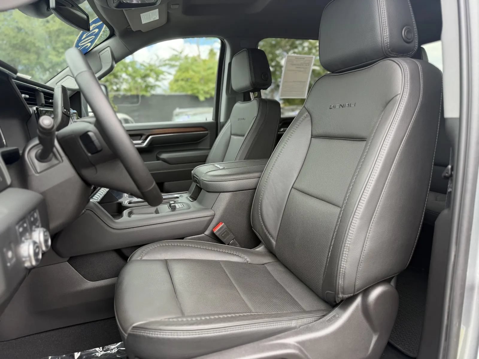 Used 2024 GMC Sierra 2500 Denali w/ Denali Reserve Package AWD/4WD image 15