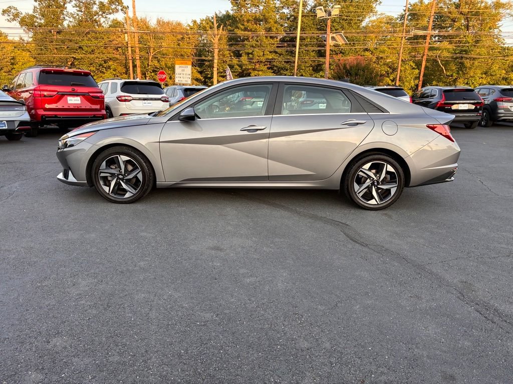 Used 2023 Hyundai Elantra Limited FWD image 4