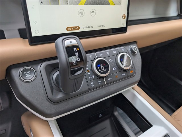 New 2025 Land Rover Defender 130 X-Dynamic SE image 12