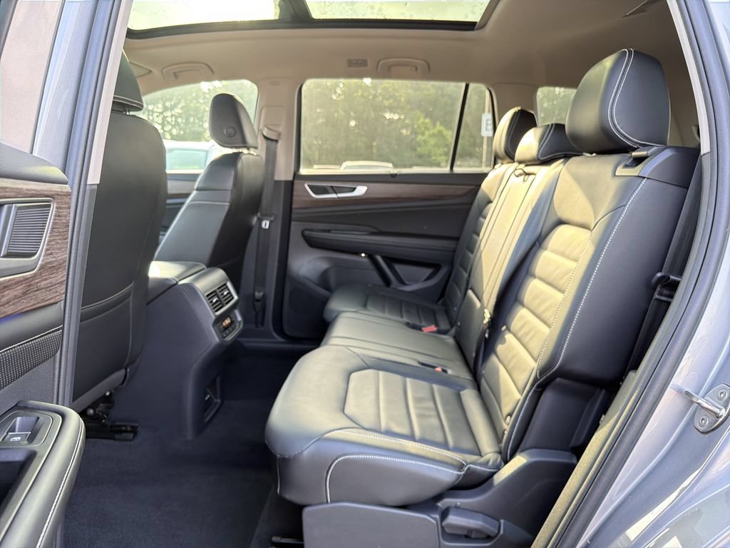 Used 2024 Volkswagen Atlas SEL AWD/4WD image 13