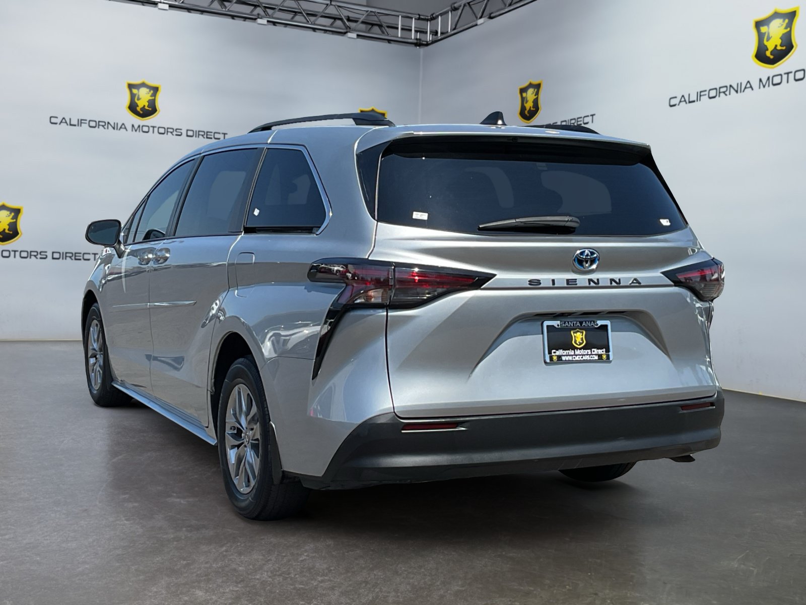Used 2023 Toyota Sienna LE w/ LE Plus Package FWD image 7