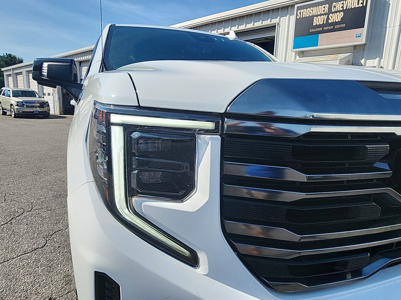Used 2023 GMC Sierra 1500 AT4 w/ AT4 Premium Package AWD/4WD image 9