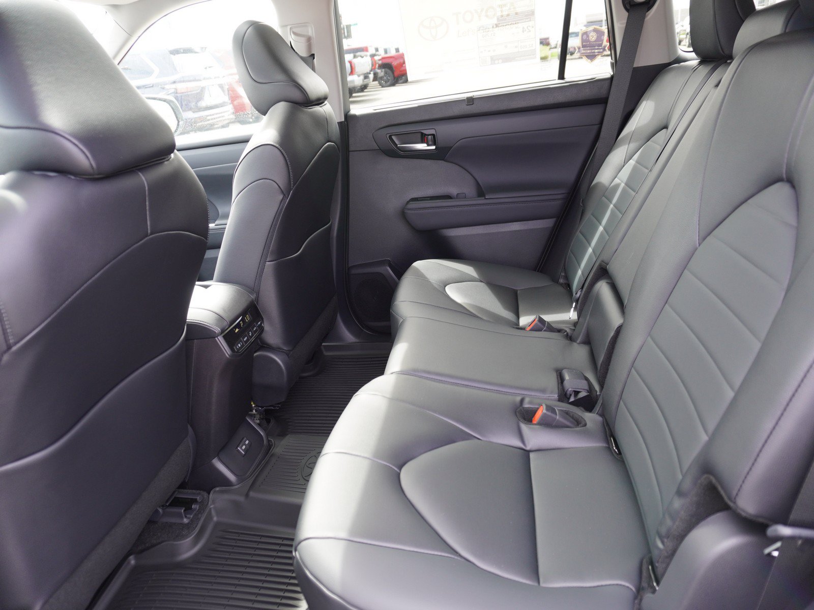 New 2026 Toyota Highlander XLE AWD/4WD image 14