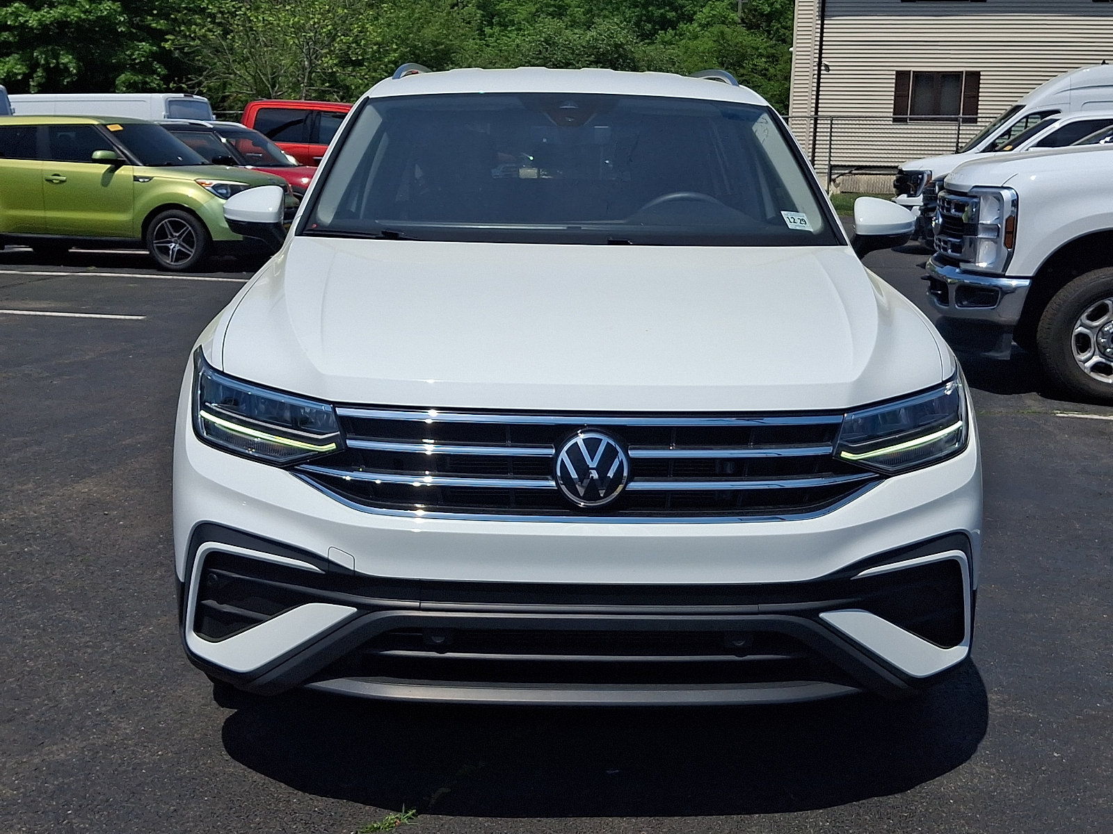 Used 2024 Volkswagen Tiguan SE AWD/4WD image 2