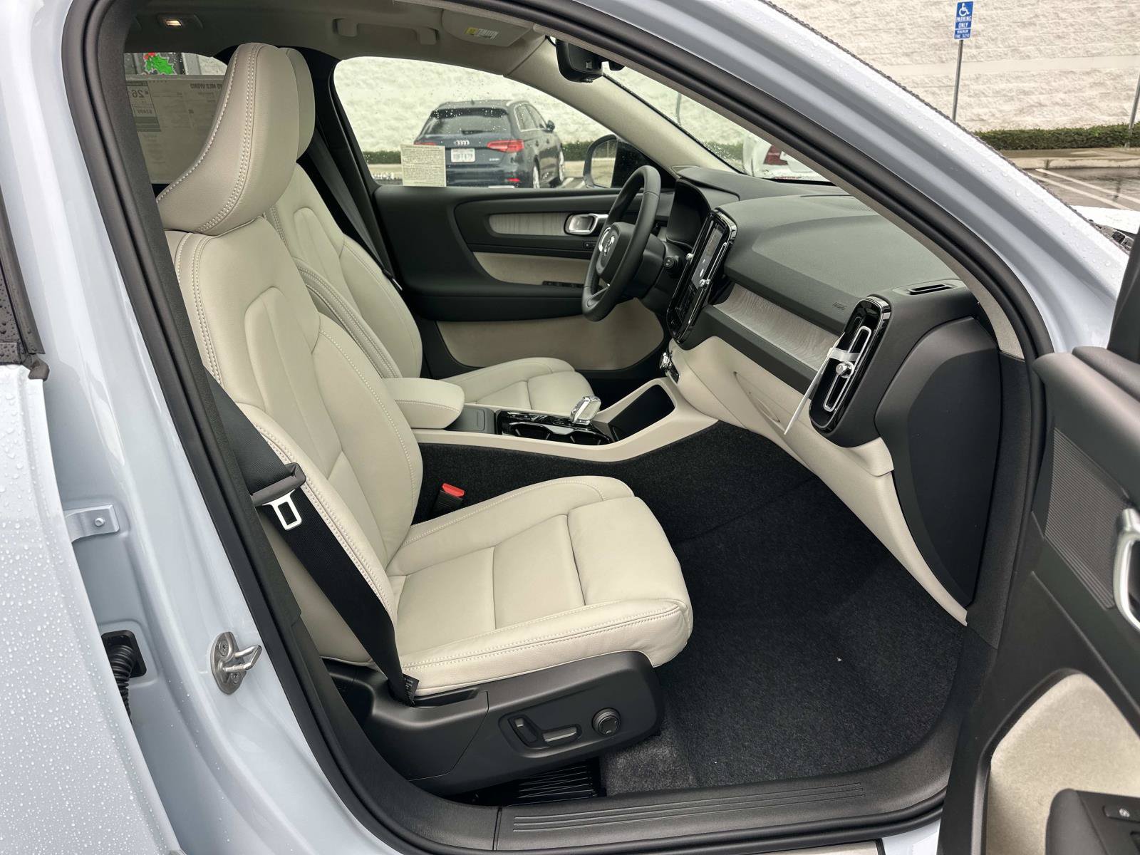 New 2026 Volvo XC40 B5 Plus w/ Protection Package Premier AWD/4WD image 20