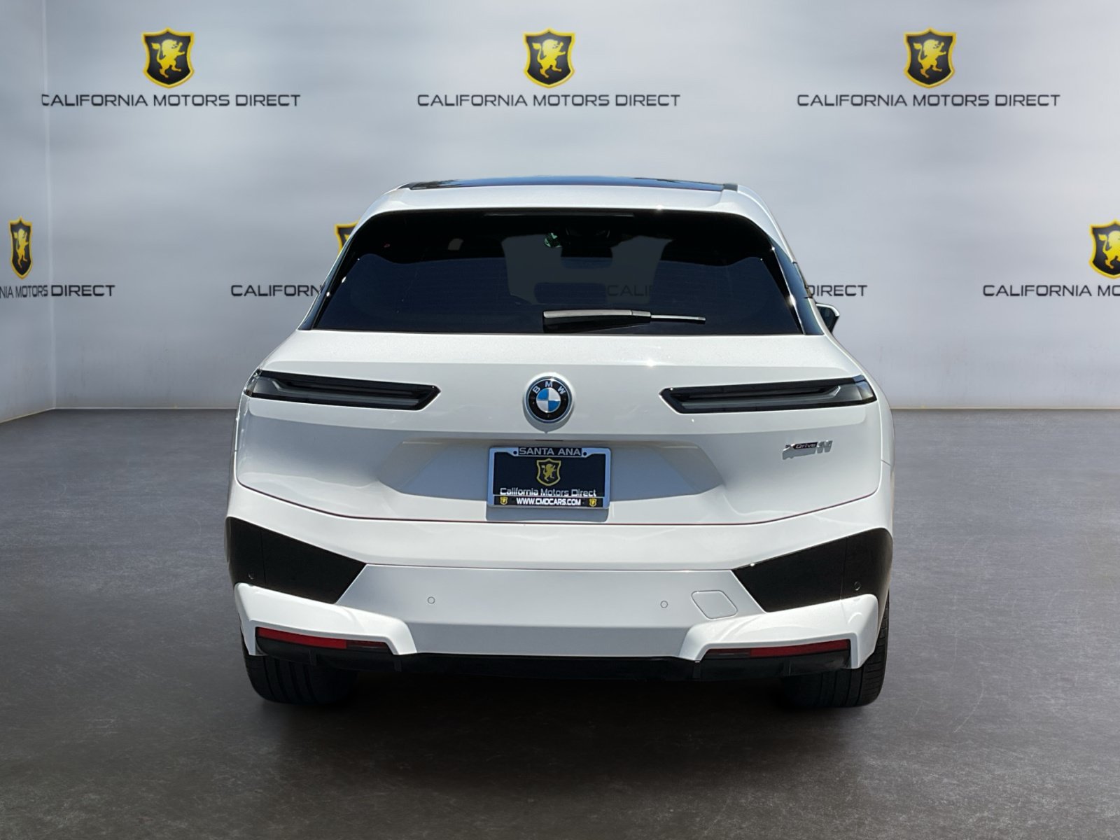 Used 2023 BMW iX xDrive50 w/ Sport Package AWD/4WD image 6