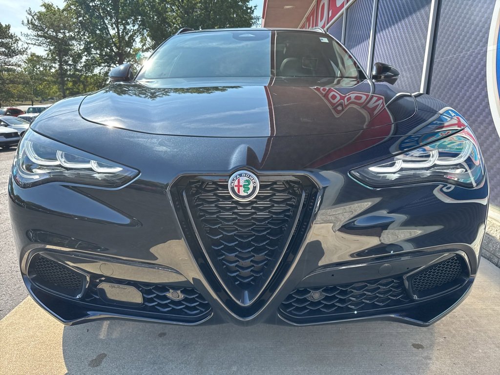 New 2025 Alfa Romeo Stelvio Sprint image 4