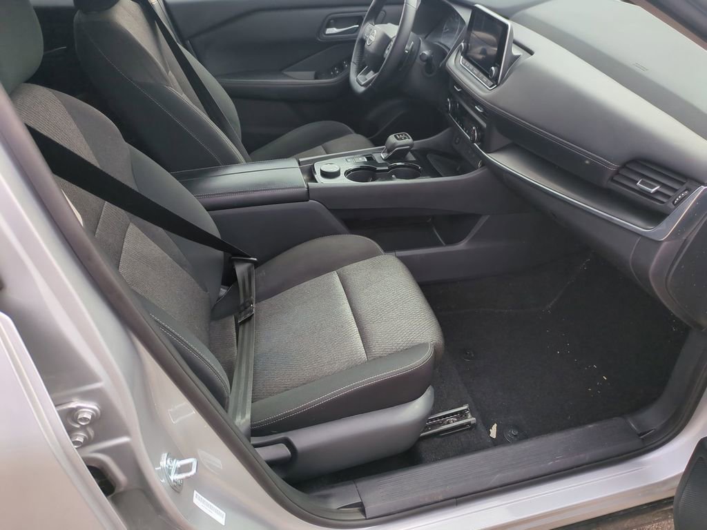 Used 2025 Nissan Rogue SV image 26