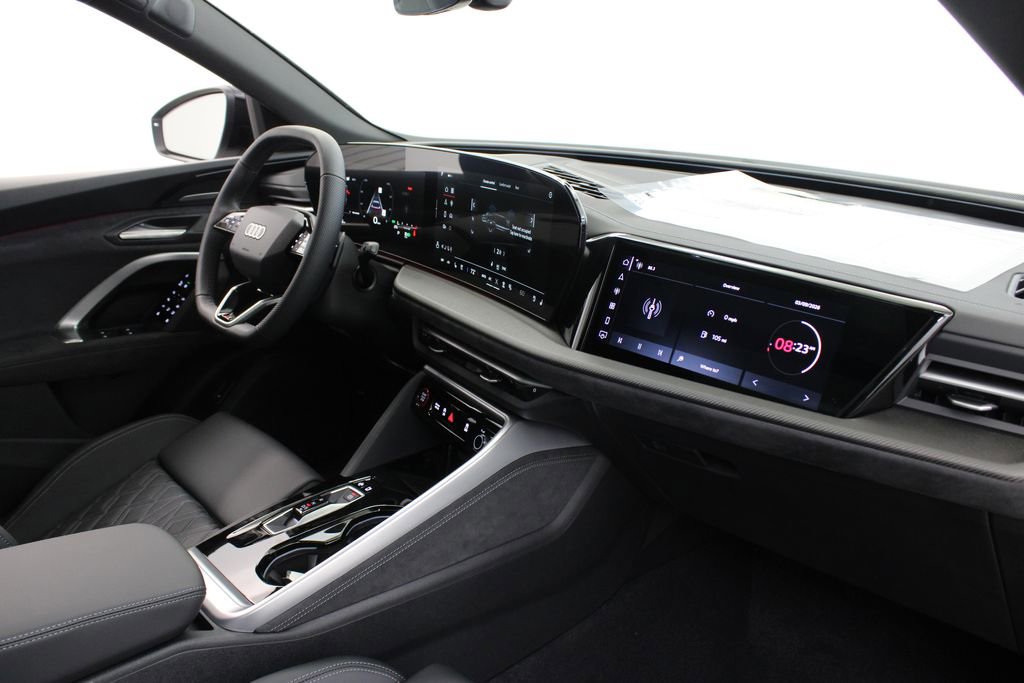 New 2025 Audi SQ5 Prestige image 25