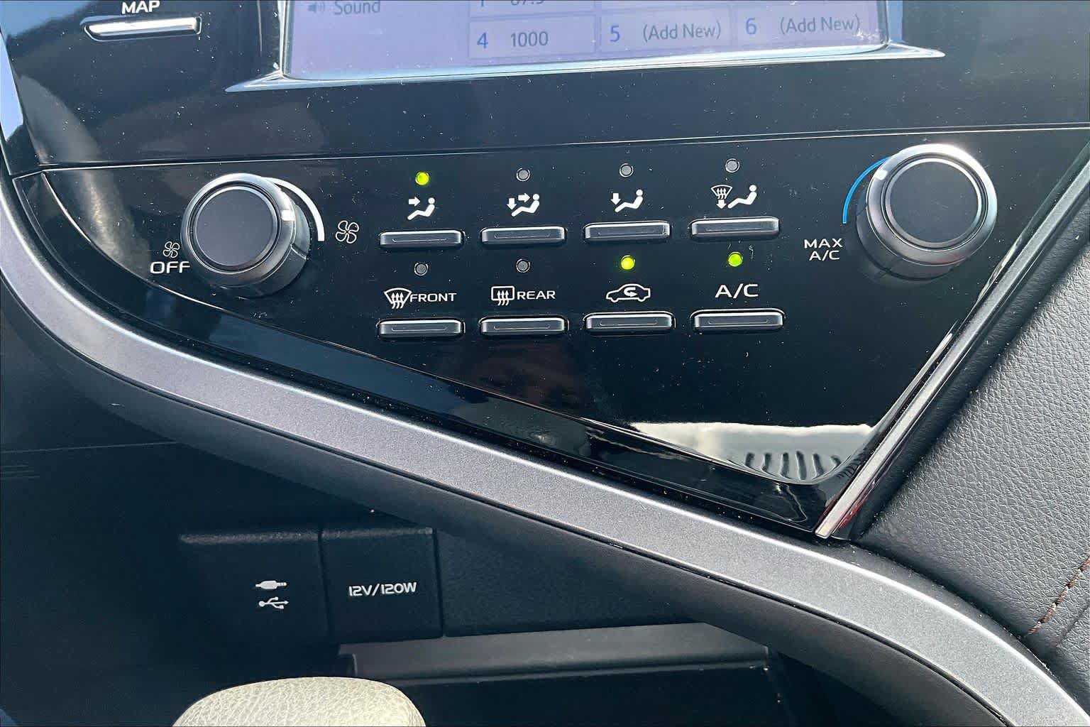 Used 2019 Toyota Camry LE FWD image 34