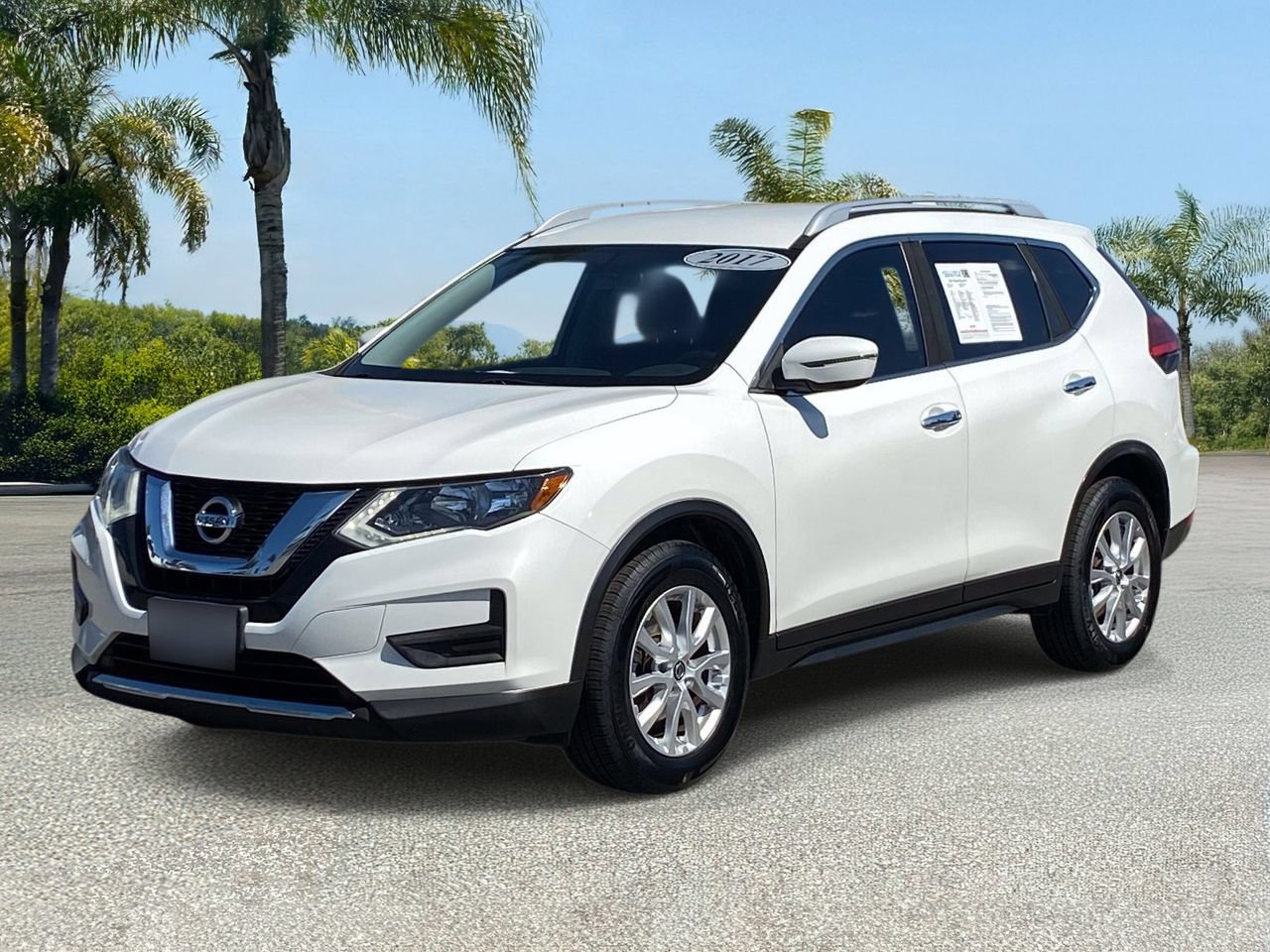 Used 2017 Nissan Rogue SV FWD image 2
