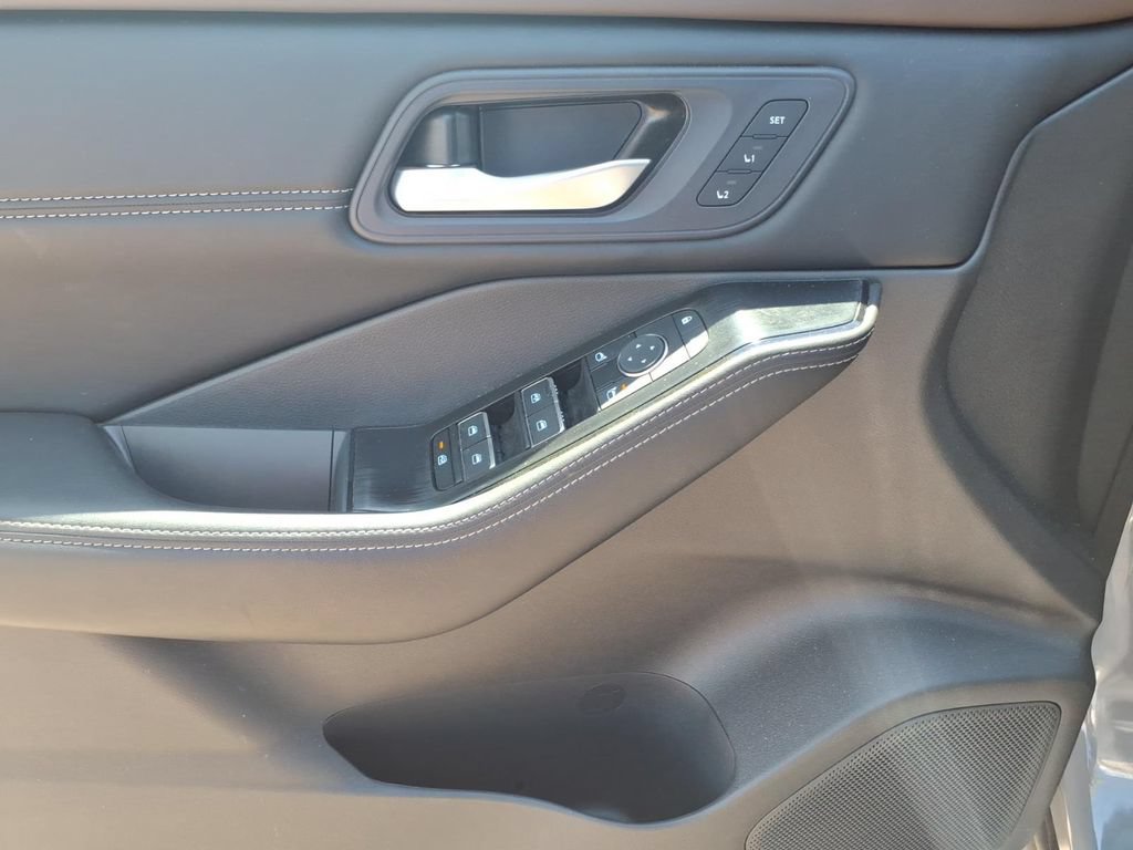 Used 2023 Nissan Rogue SL w/ SL Premium Package FWD image 15