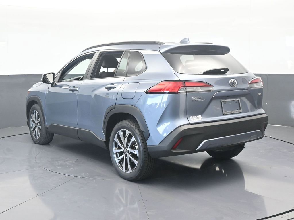 Used 2022 Toyota Corolla Cross XLE image 4
