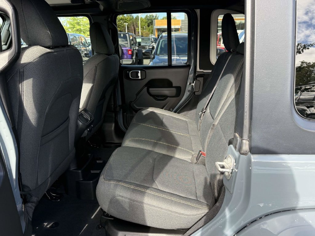 Used 2024 Jeep Wrangler Unlimited AWD/4WD image 14