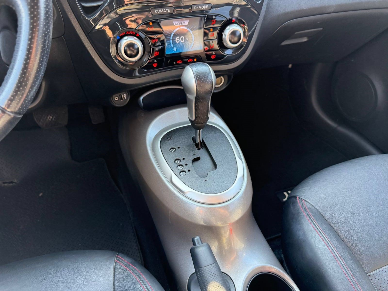 Used 2011 Nissan Juke SL FWD image 16