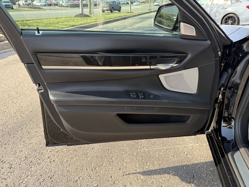 Used 2013 BMW 750Li image 16