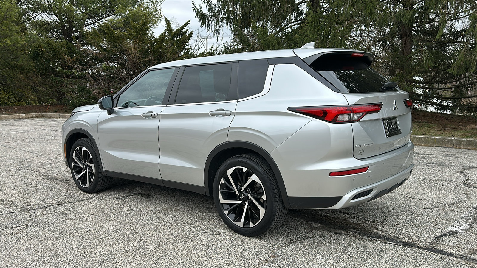 Used 2022 Mitsubishi Outlander SE image 7