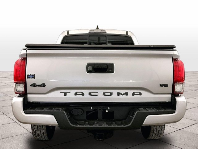 Used 2022 Toyota Tacoma SR AWD/4WD image 4