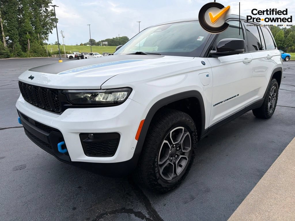Certified 2022 Jeep Grand Cherokee Trailhawk w/ Advanced Protech Group II AWD/4WD image 5