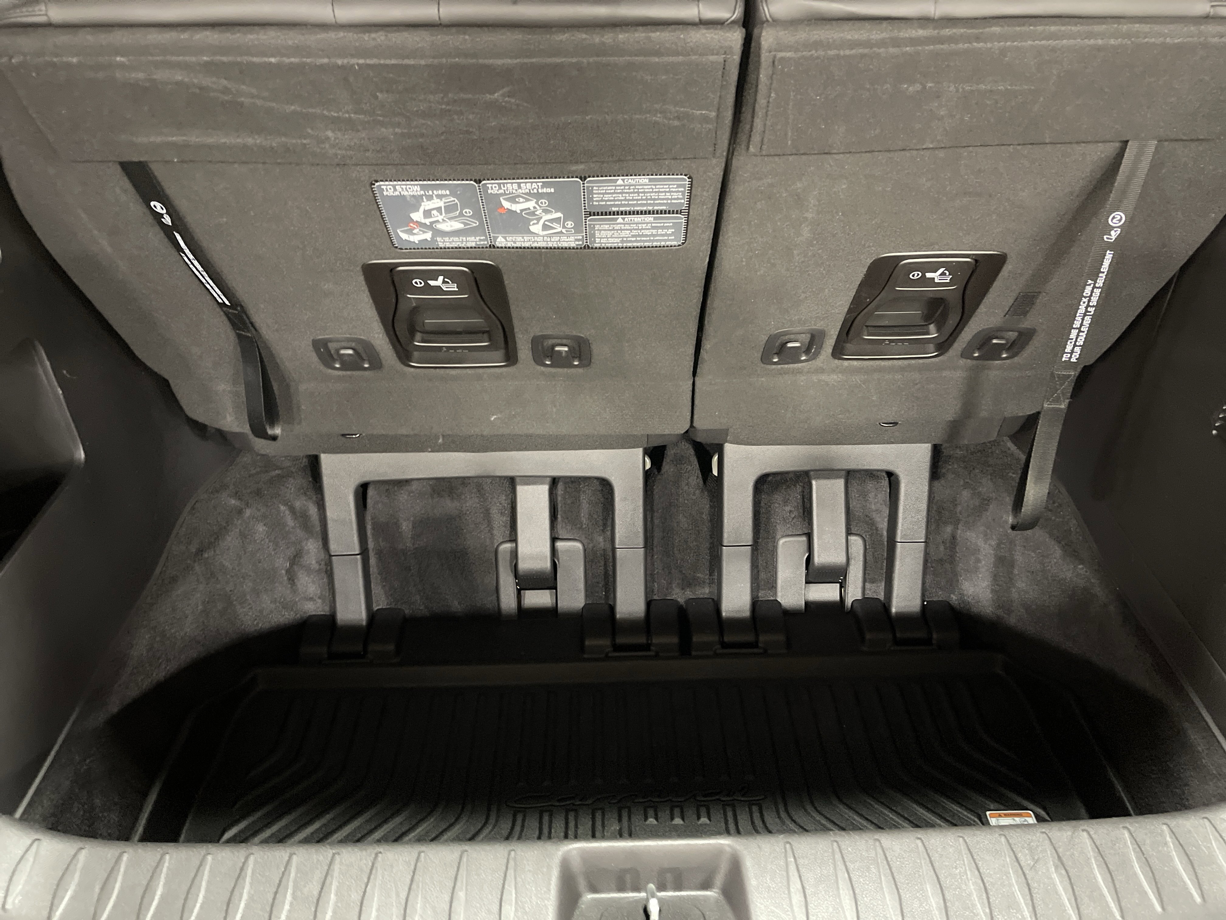 Used 2023 Kia Carnival LX image 13