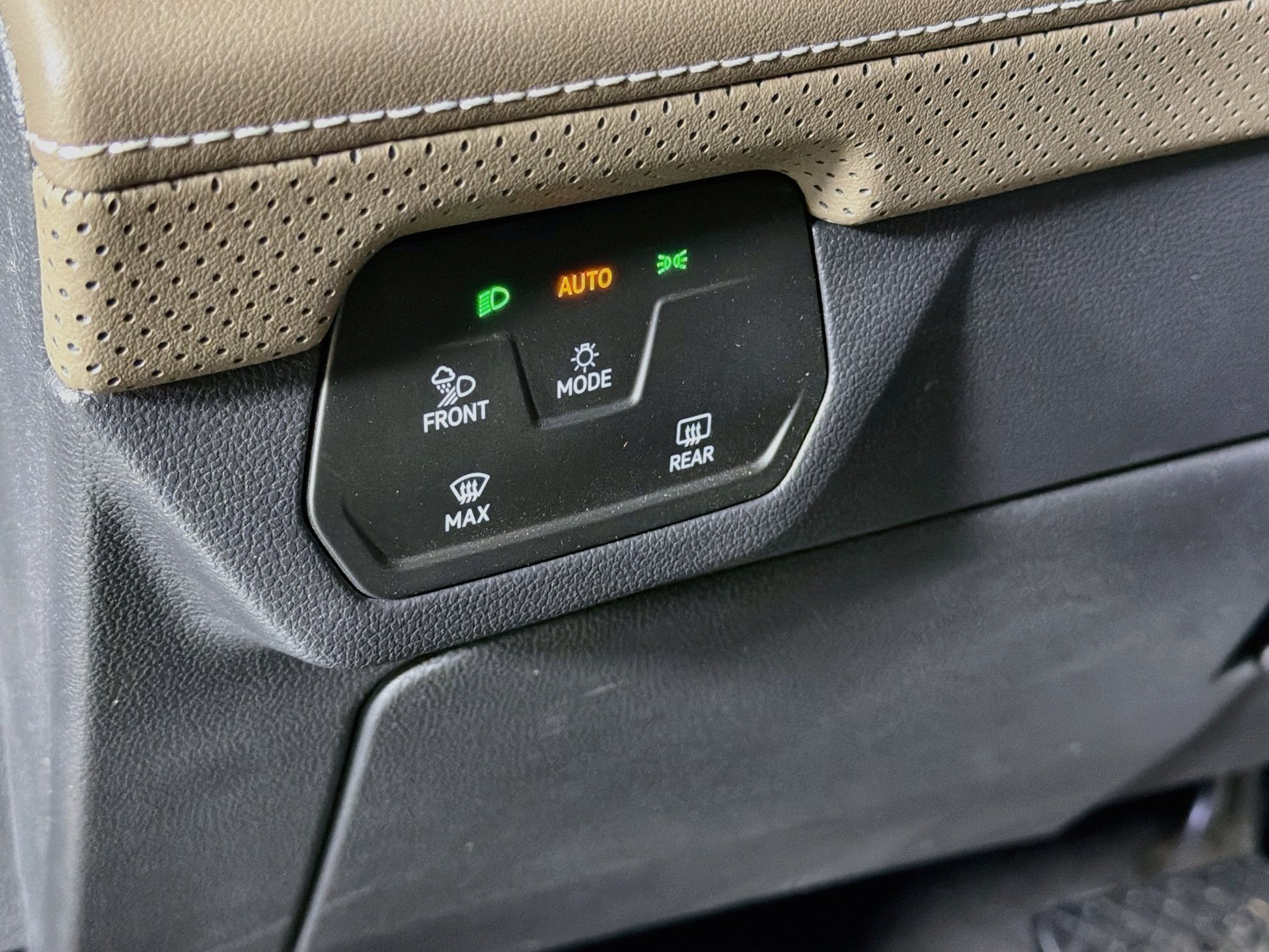 Certified 2025 Volkswagen Atlas SEL AWD/4WD image 10