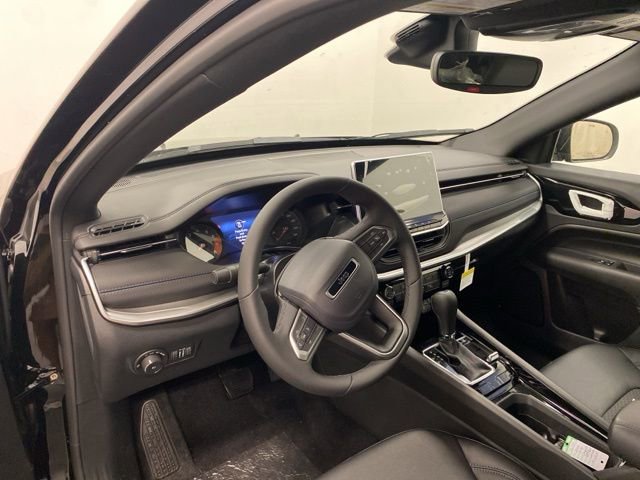 Used 2026 Jeep Compass Latitude image 7