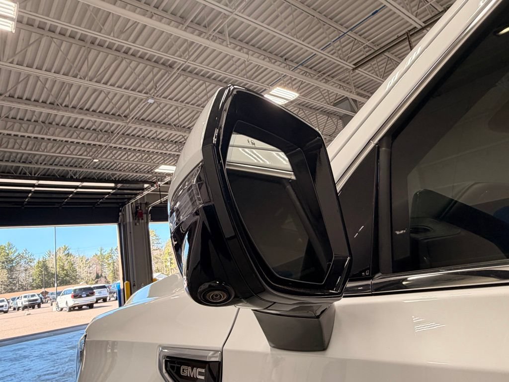 Used 2023 GMC Yukon Denali AWD/4WD image 15