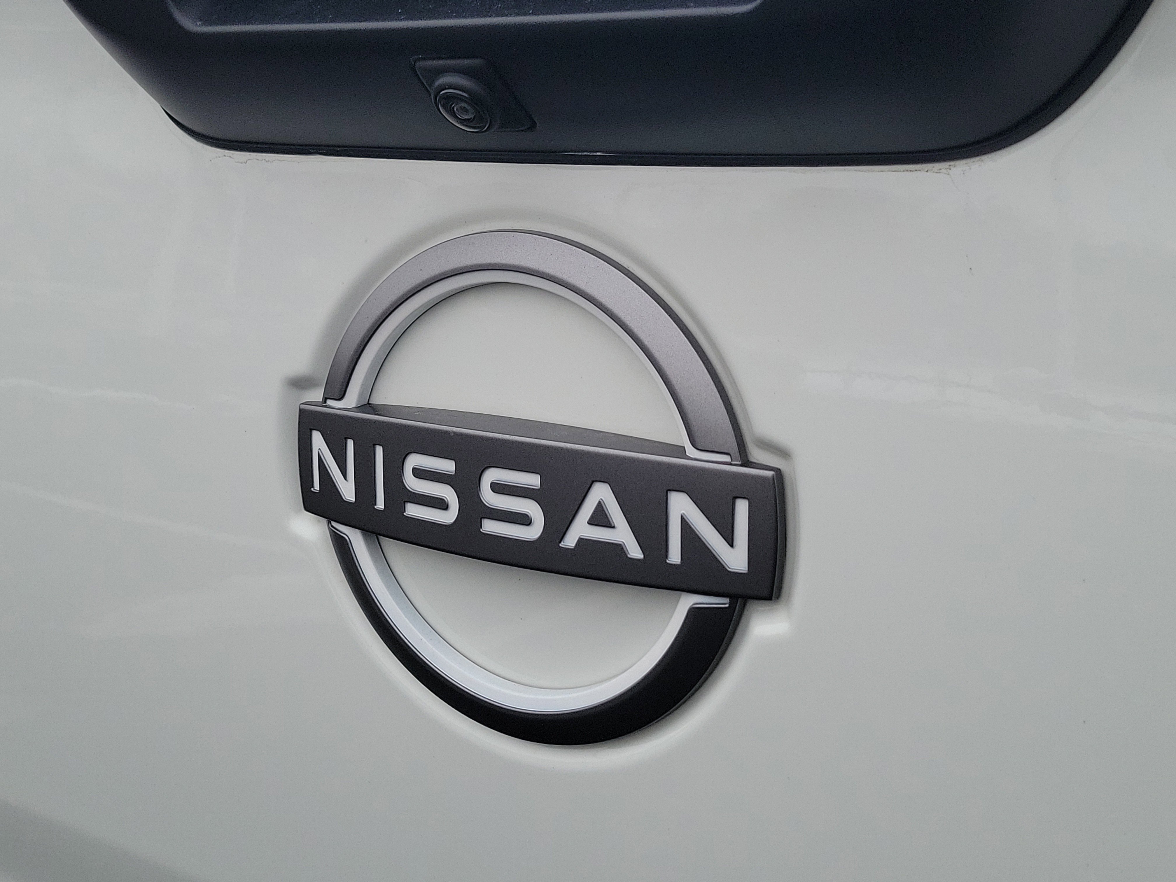 Used 2023 Nissan Titan SV w/ Accessory Utility Package image 8