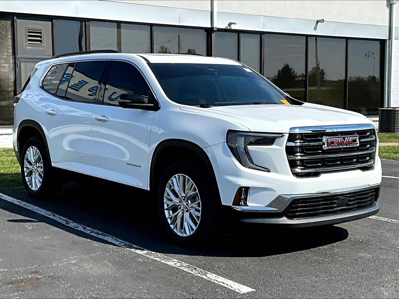 Used 2024 GMC Acadia Elevation w/ LPO, Floor Liner Package FWD image 2