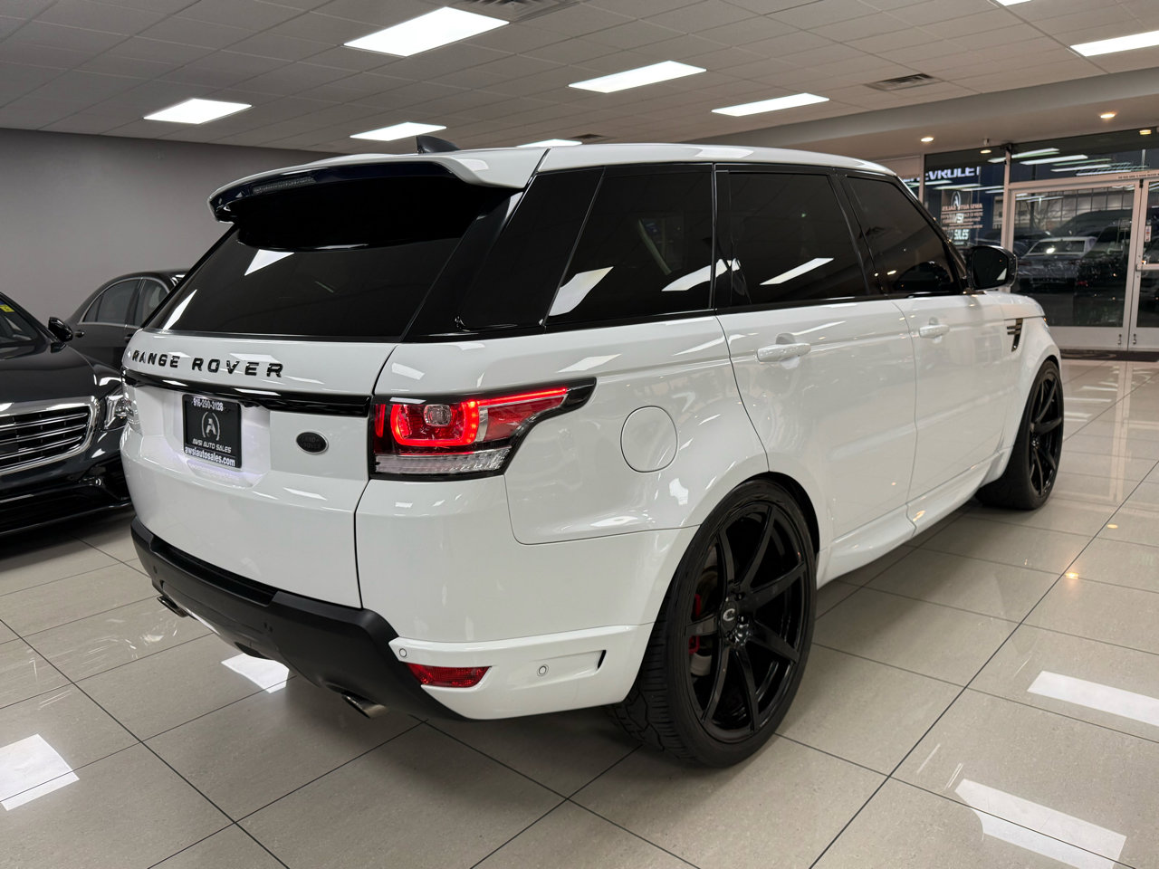 Used 2017 Land Rover Range Rover Sport Autobiography image 3