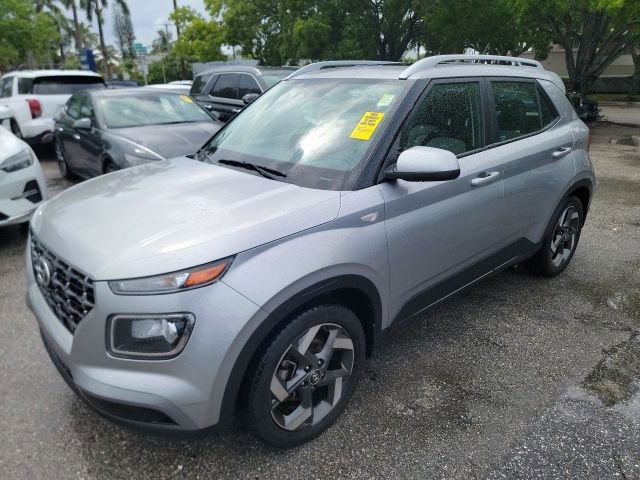 Used 2023 Hyundai Venue SEL FWD image 2