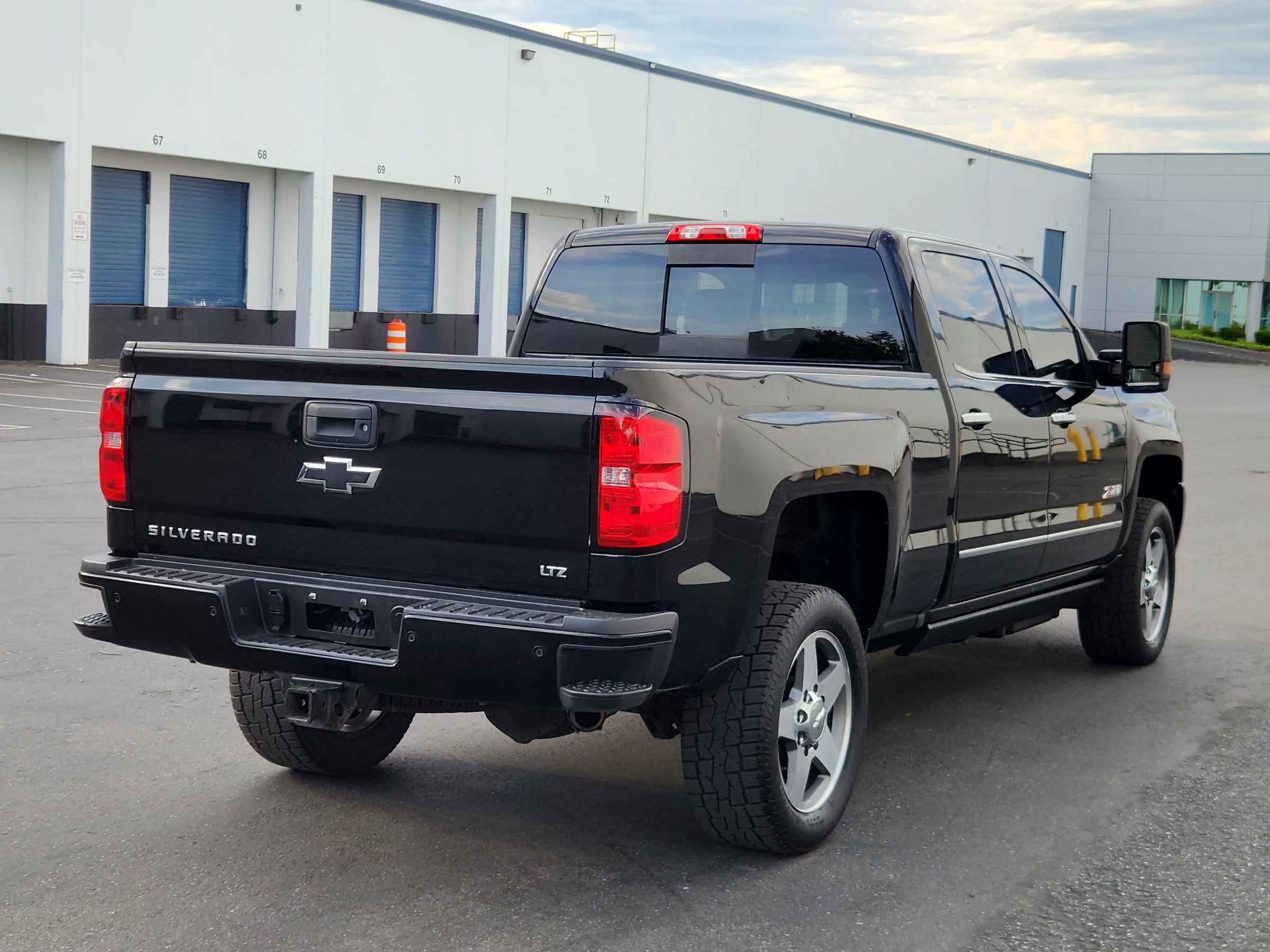 Used 2016 Chevrolet Silverado 2500 LTZ w/ Duramax Plus Package AWD/4WD image 4