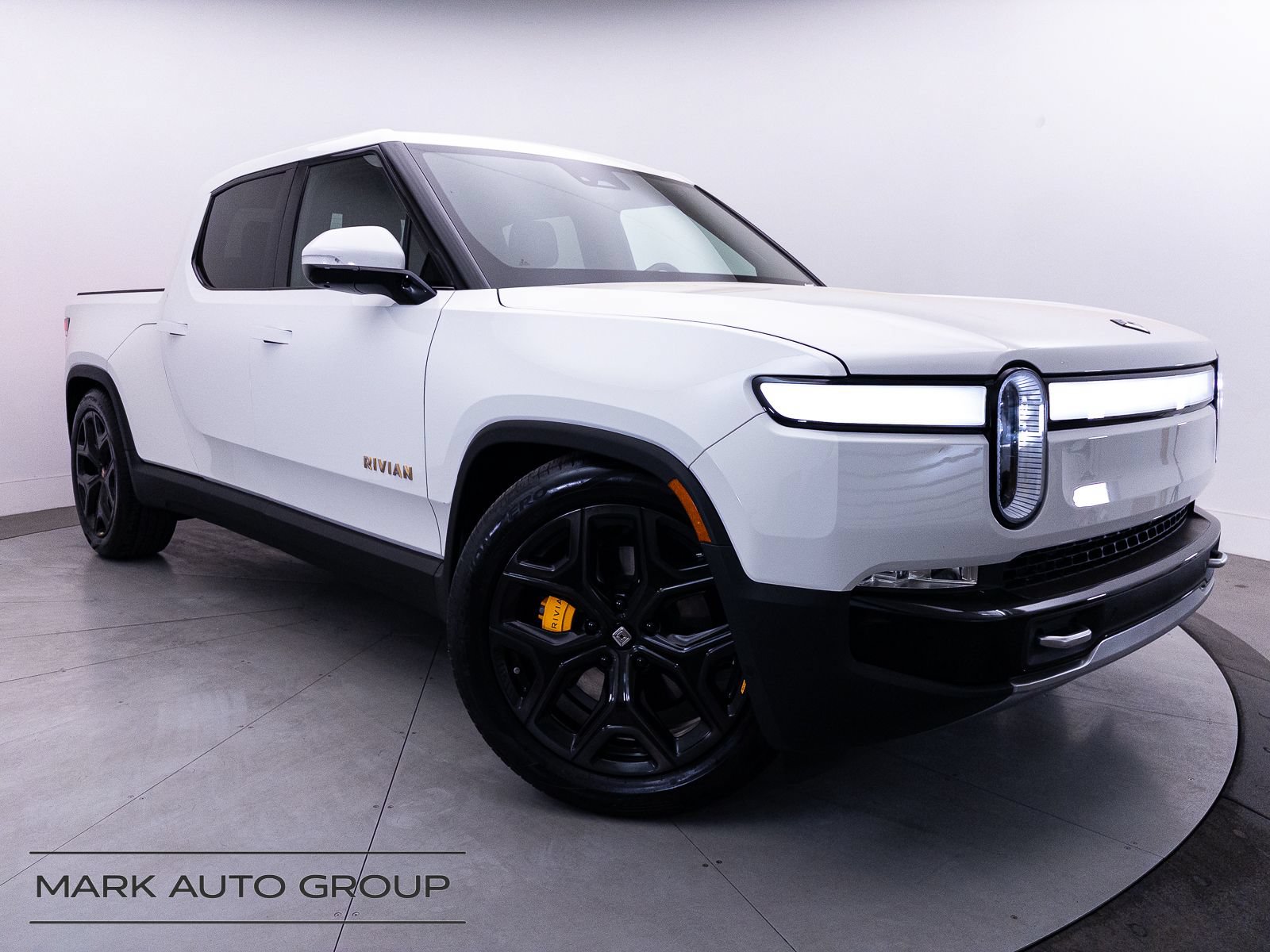 Used 2023 Rivian R1T Adventure AWD/4WD image 1