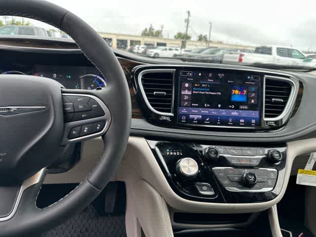 Used 2022 Chrysler Pacifica Limited FWD image 5