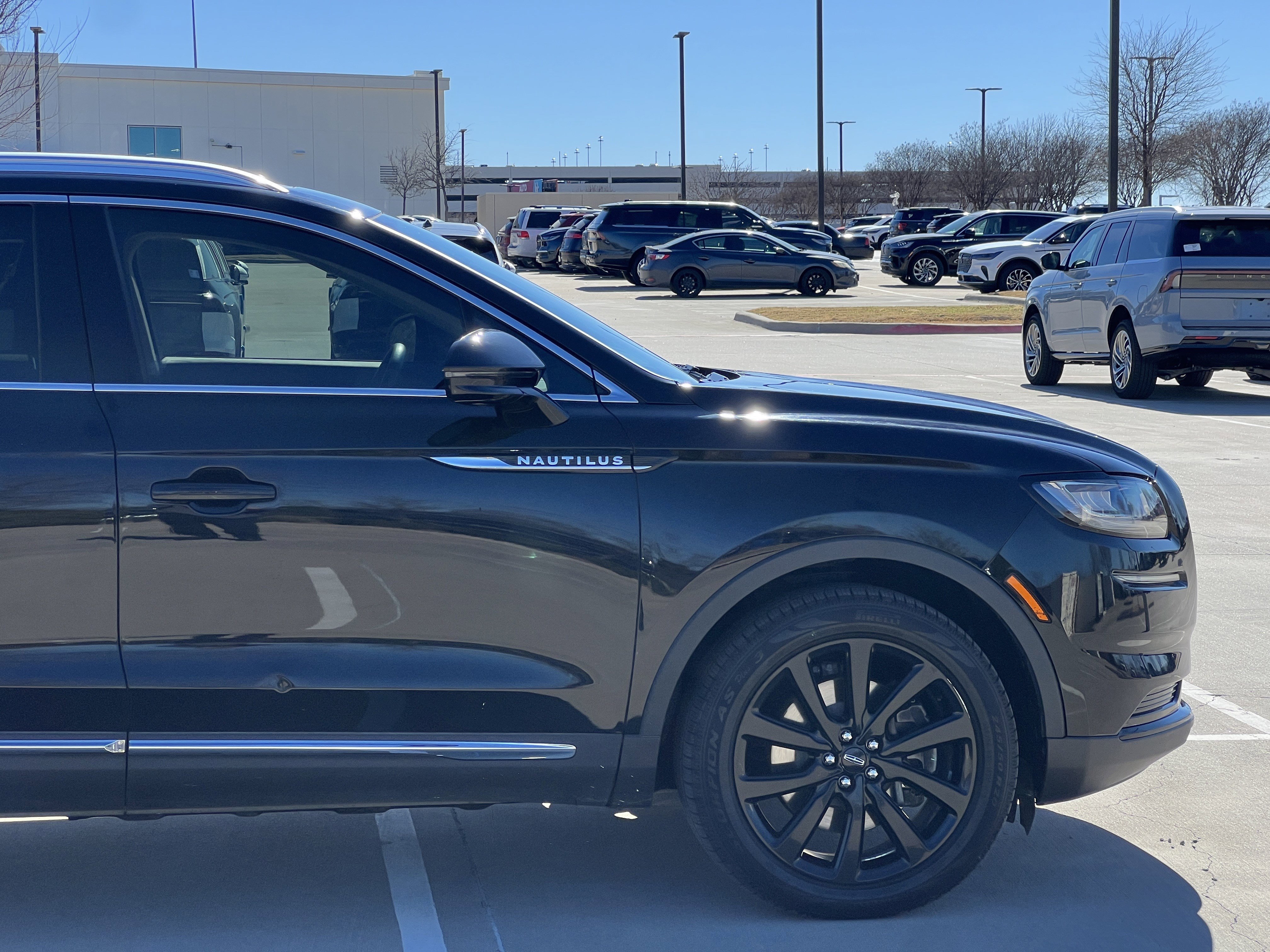 Used 2022 Lincoln Nautilus Reserve w/ Monochromatic Package image 12