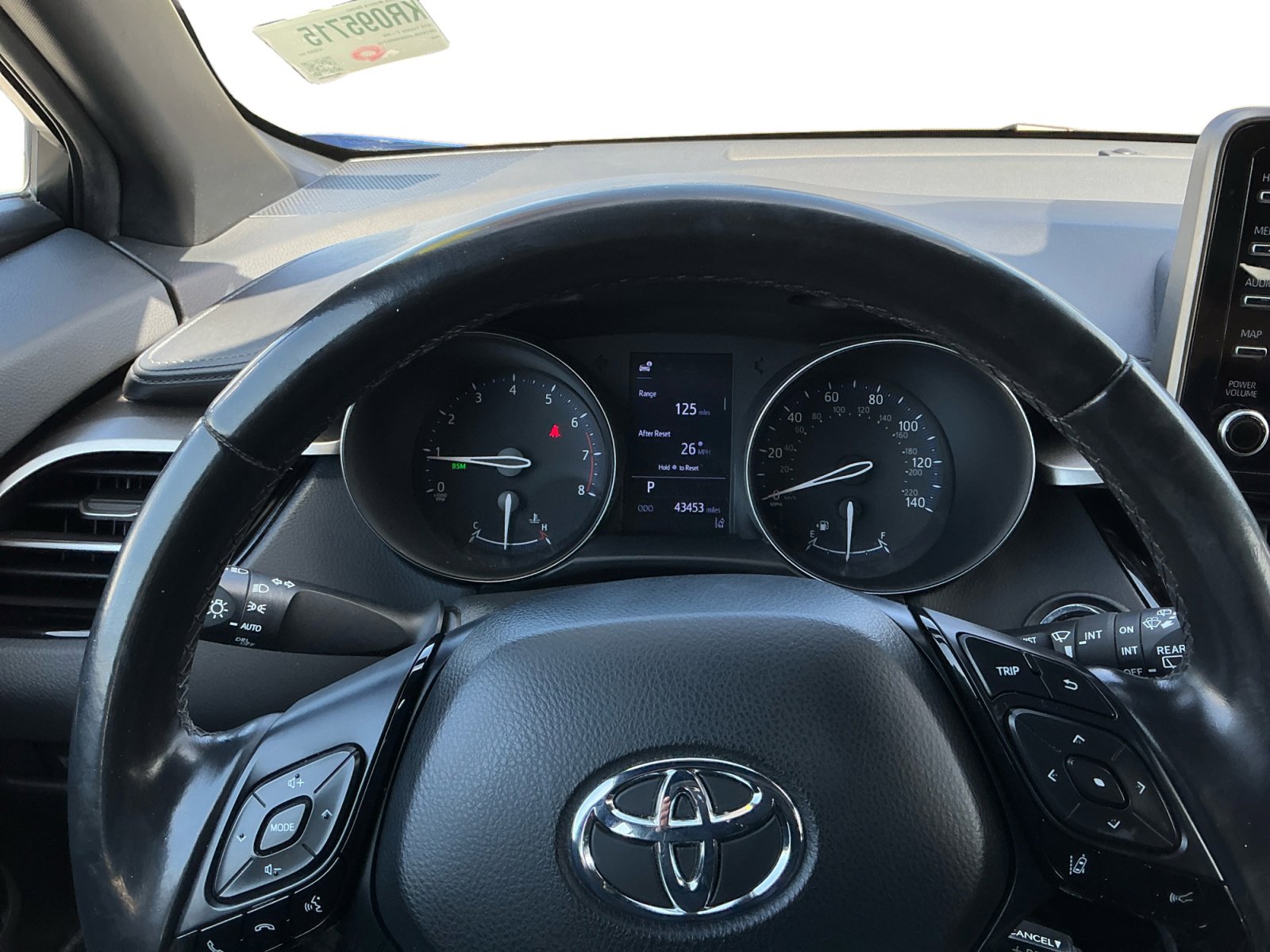 Used 2019 Toyota C-HR XLE FWD image 2