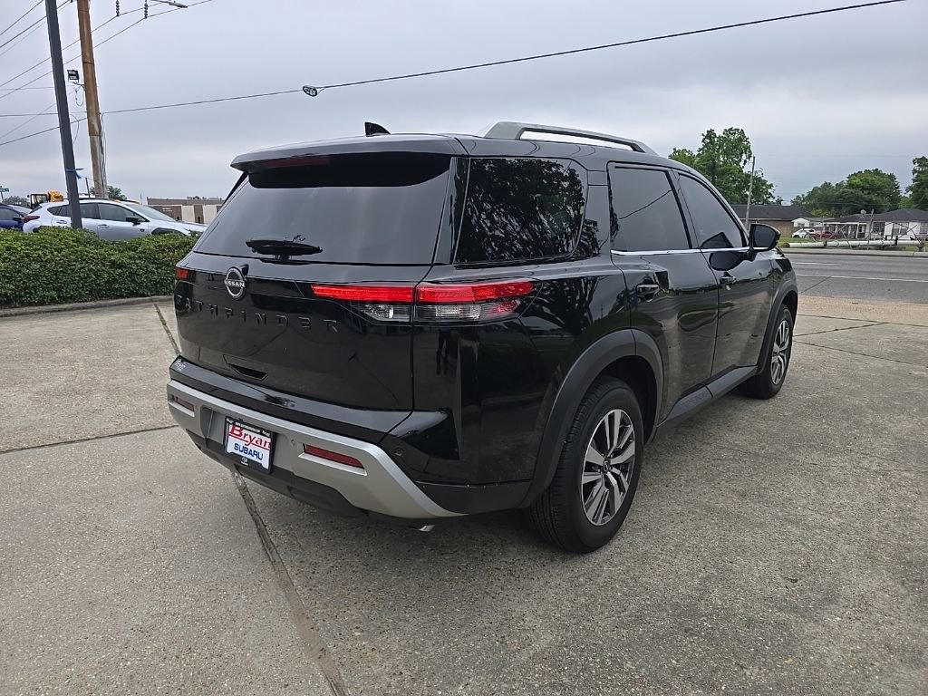 Used 2023 Nissan Pathfinder SL w/ Lighting Package (N92) FWD image 6