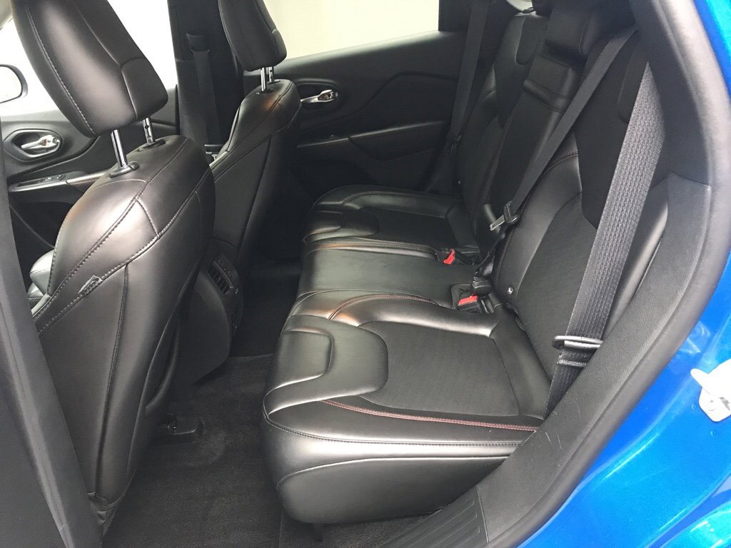 Used 2019 Jeep Cherokee Trailhawk w/ Comfort/Convenience Group image 14