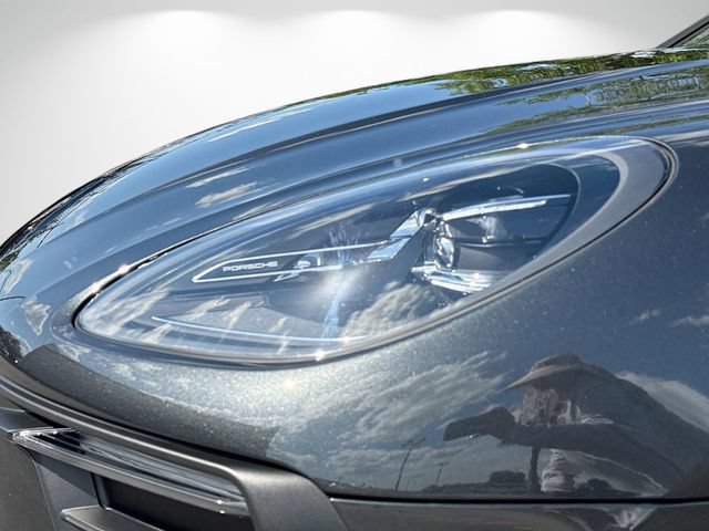 Certified 2025 Porsche Macan AWD/4WD image 9