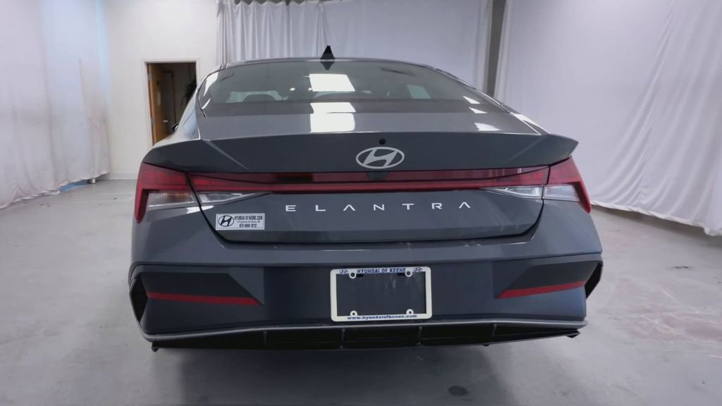 Used 2025 Hyundai Elantra SEL image 7