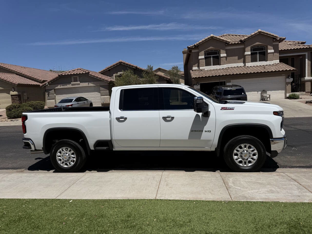 Used 2025 Chevrolet Silverado 2500 LTZ w/ LTZ Convenience Package AWD/4WD image 4