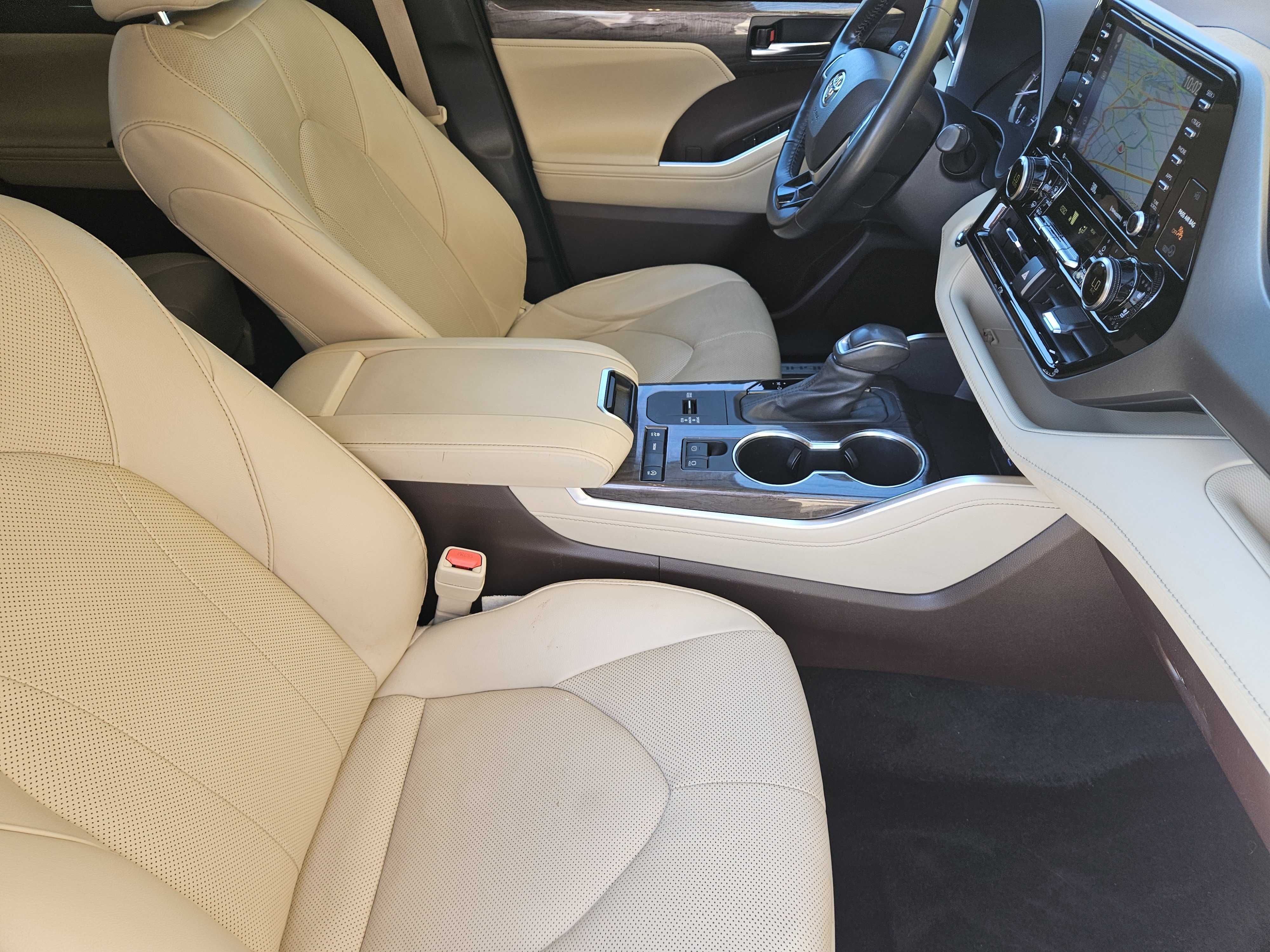 Used 2022 Toyota Highlander Limited FWD image 16