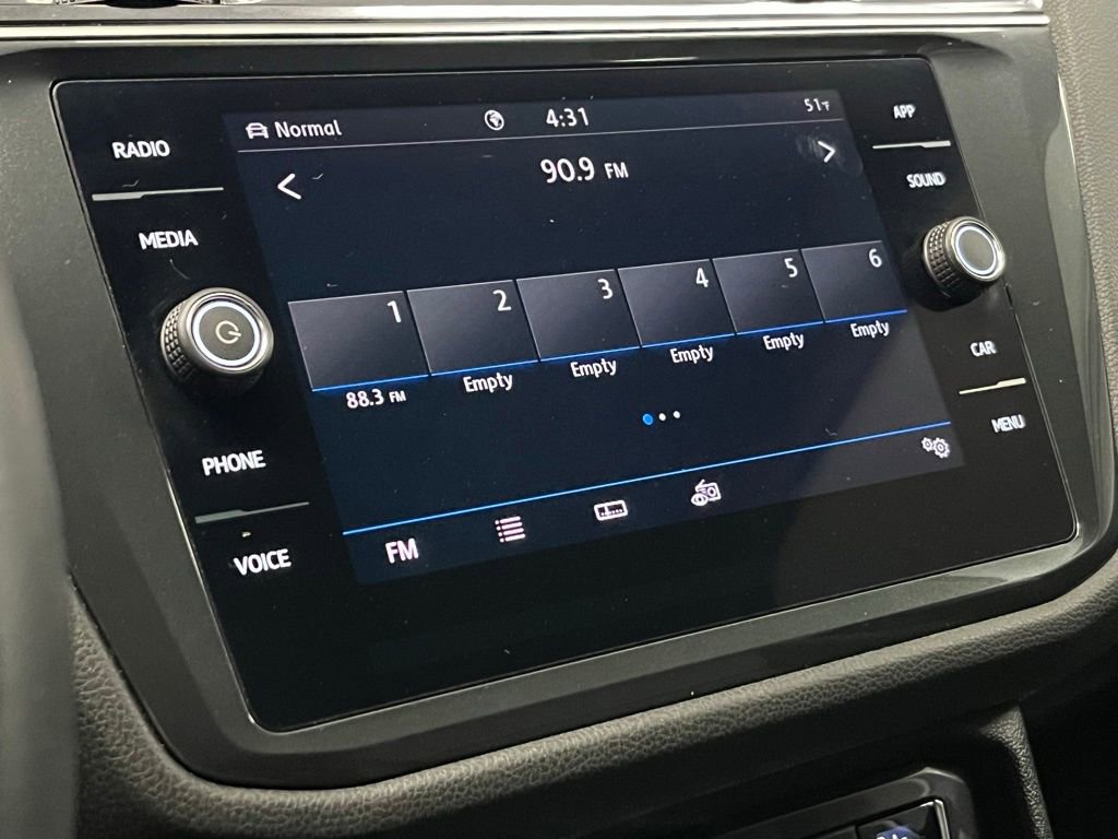 Used 2020 Volkswagen Tiguan SE w/ Panoramic Sunroof Package image 27