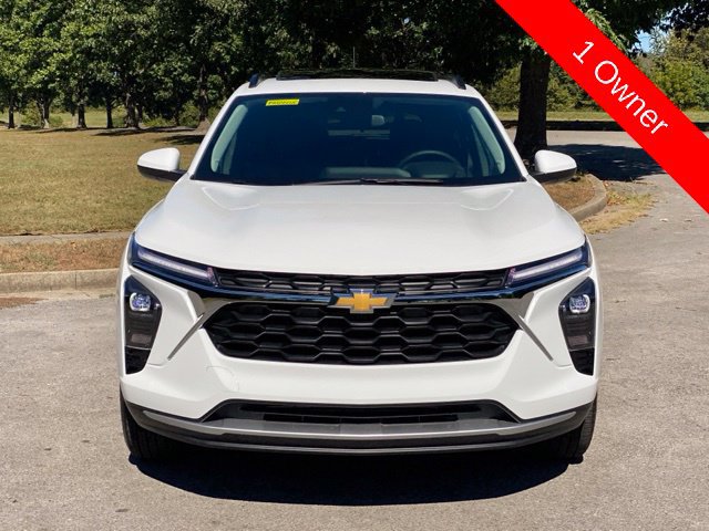 Used 2026 Chevrolet Trax LT w/ Sunroof Package FWD image 2