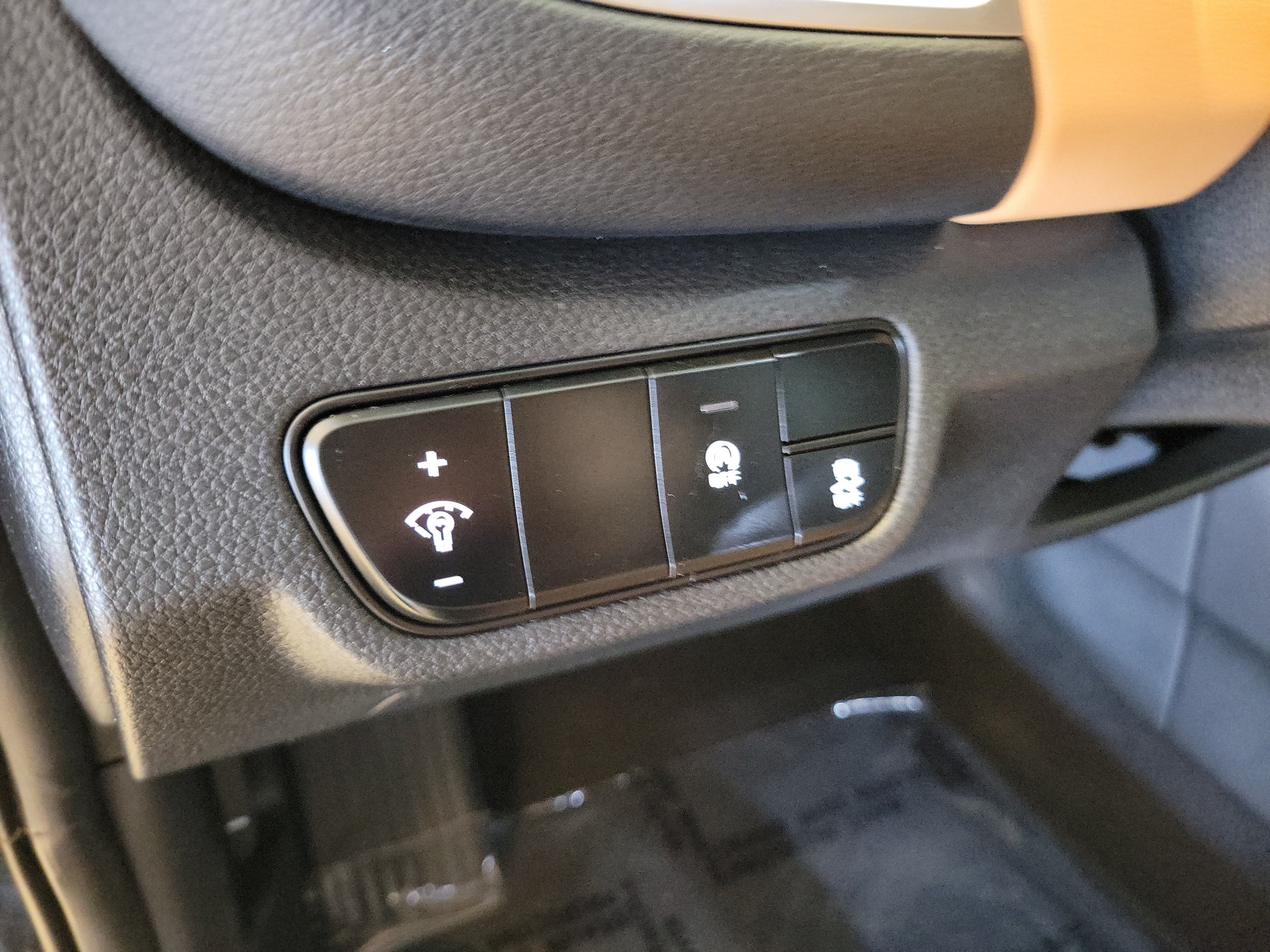 Used 2024 Kia Seltos EX FWD image 25