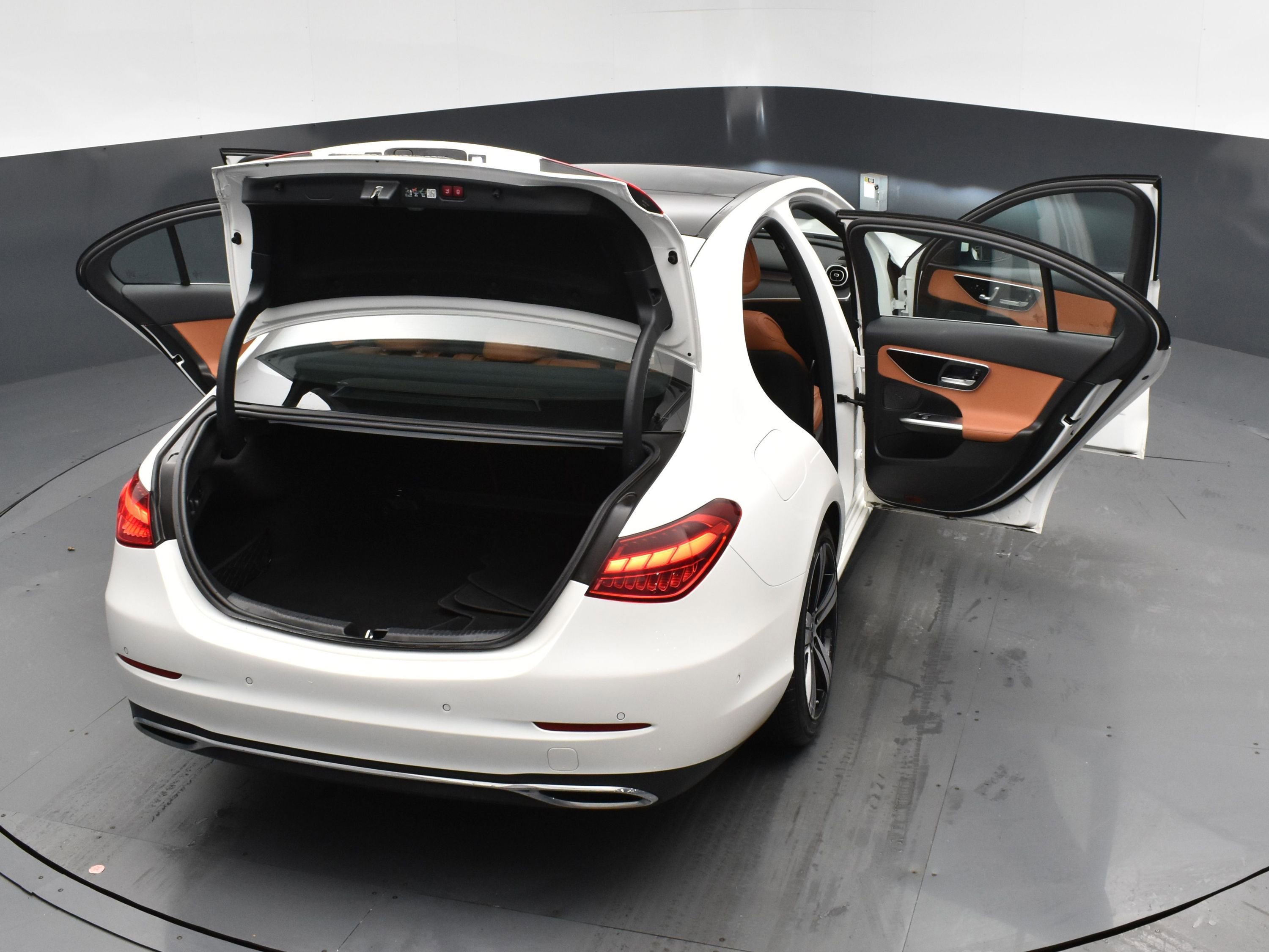 Used 2025 Mercedes-Benz C 300 4MATIC Sedan image 28